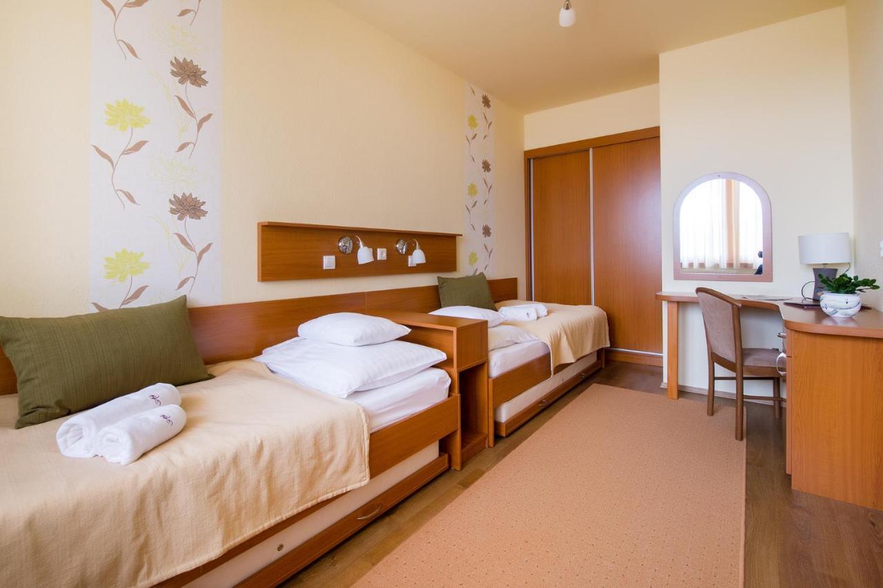Apartman Hotel Bük エクステリア 写真