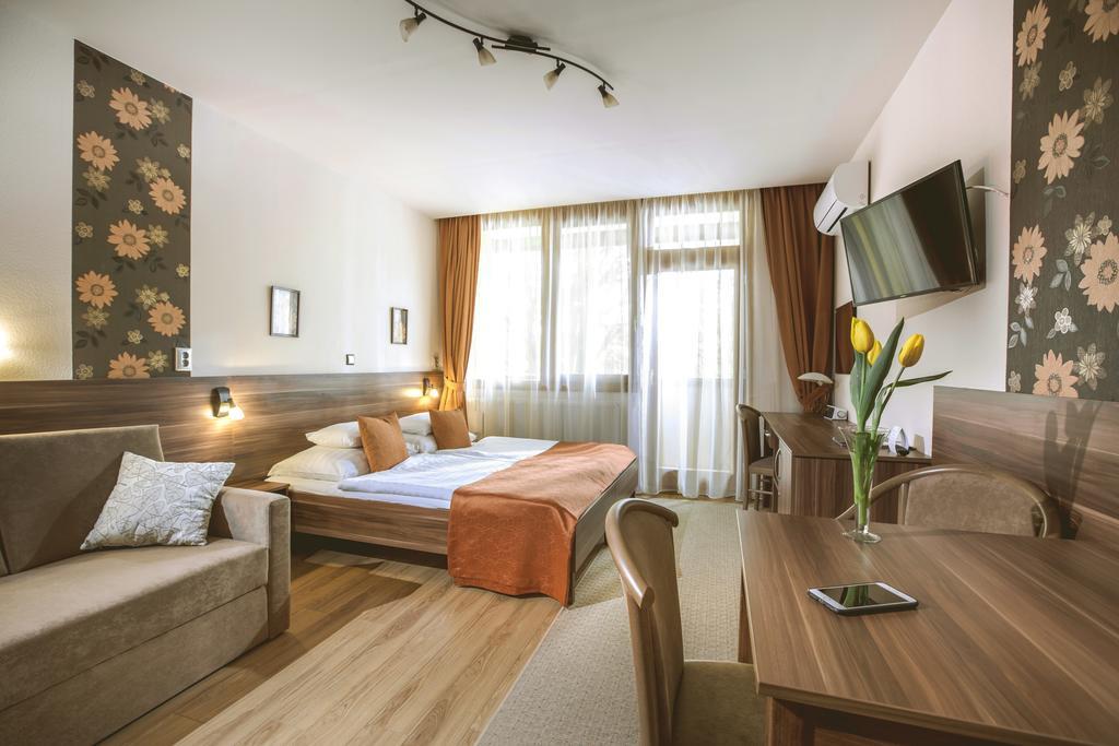 Apartman Hotel Bük エクステリア 写真