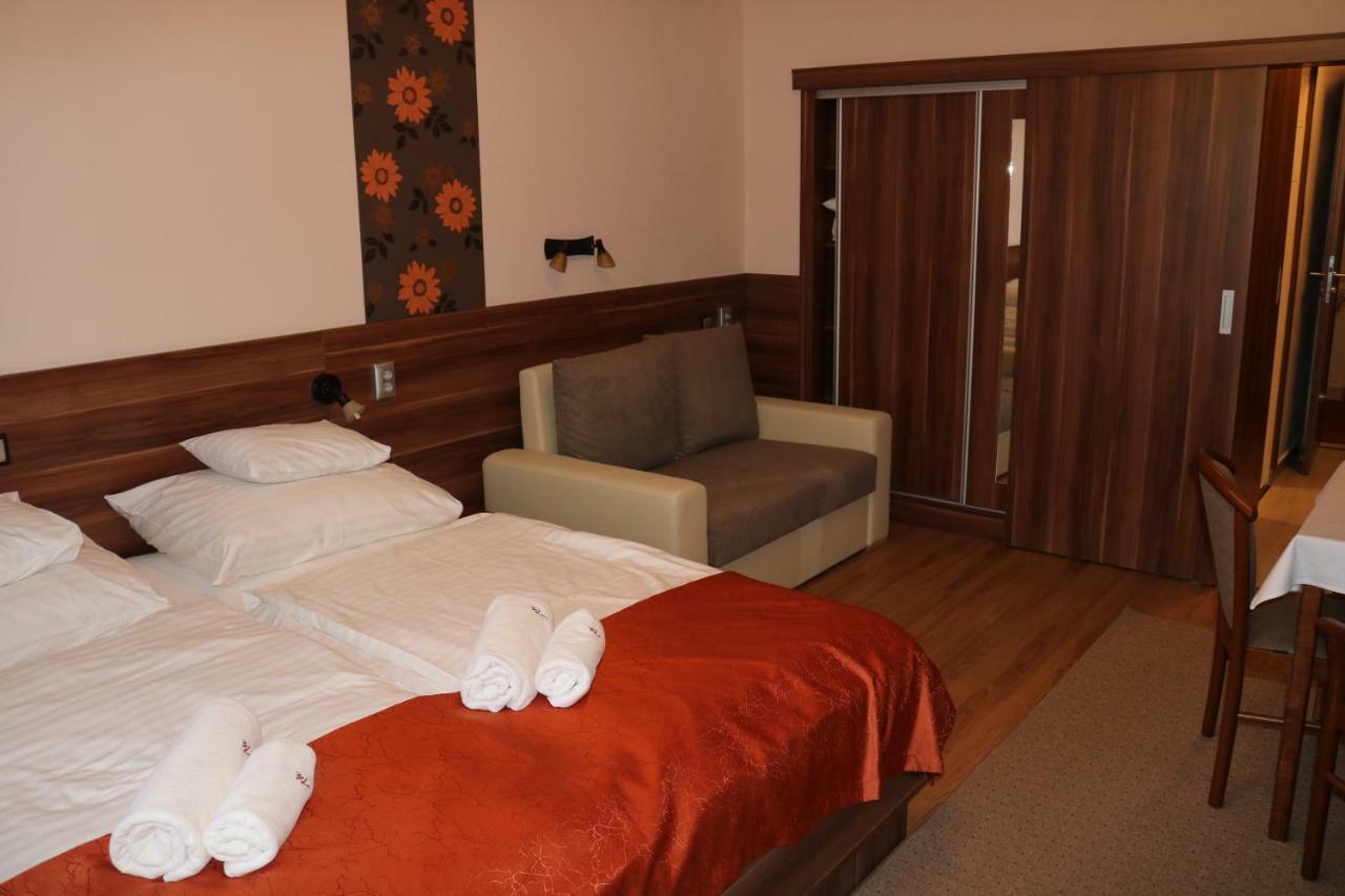 Apartman Hotel Bük エクステリア 写真