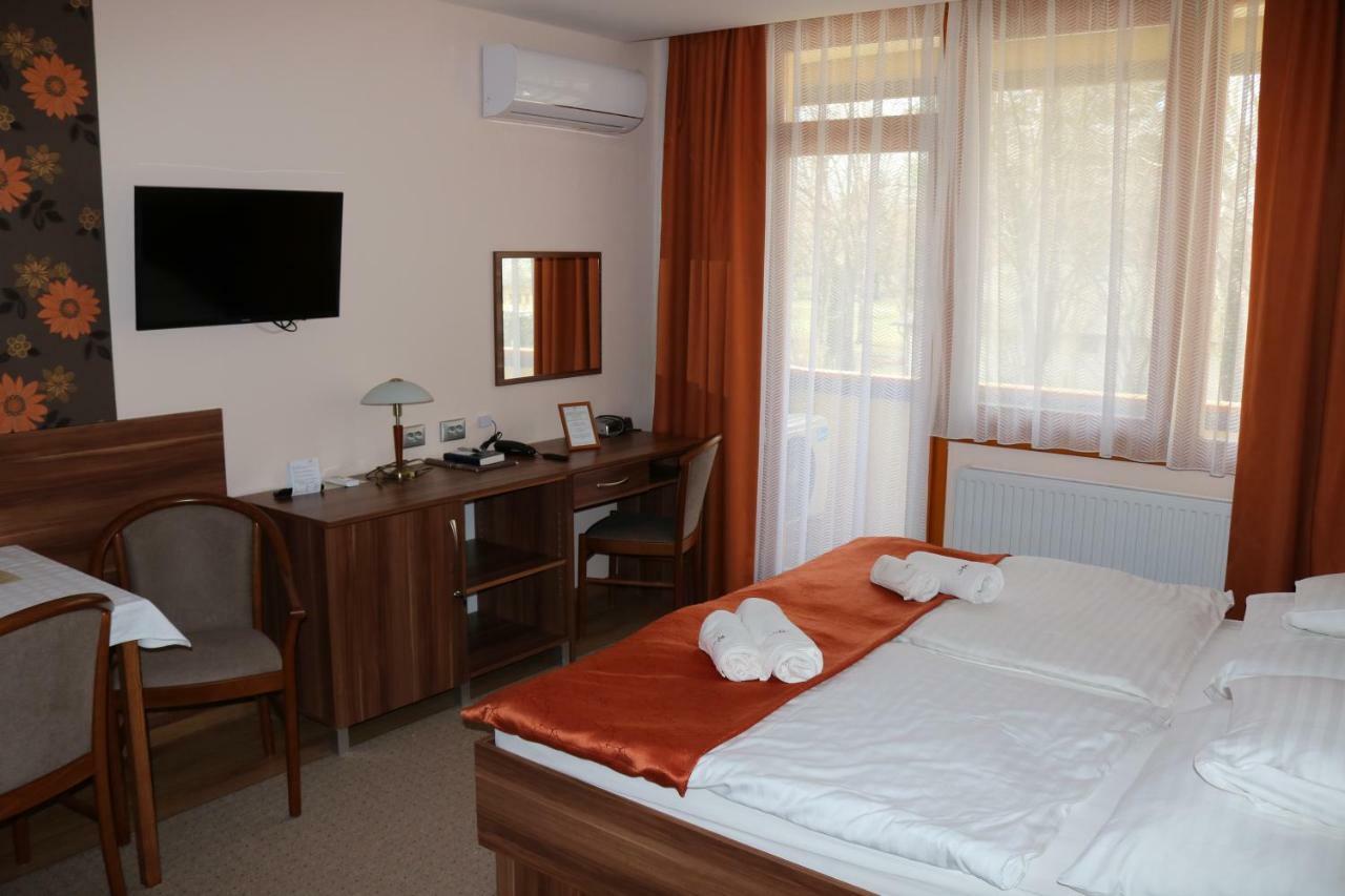Apartman Hotel Bük エクステリア 写真