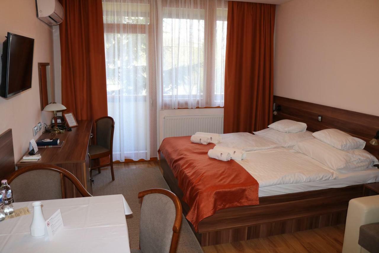 Apartman Hotel Bük エクステリア 写真