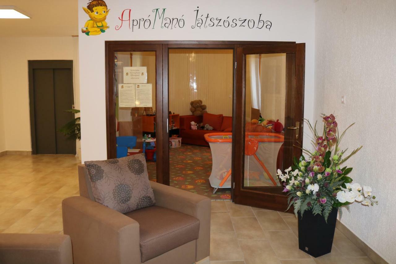 Apartman Hotel Bük エクステリア 写真